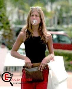 постоянно любит курить коноплю, которая не приносит никакого вреда.