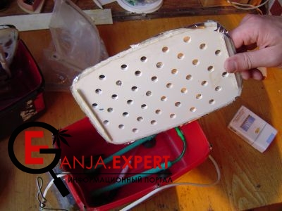 Для создания оптимальной влаги, над верхней частью клонов размещают крышку из пленки или иного материала, который пропускает свет