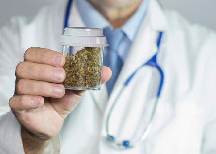 марихуана способна максимально эффективно справиться с болью, что вызвана в связи с возрастом